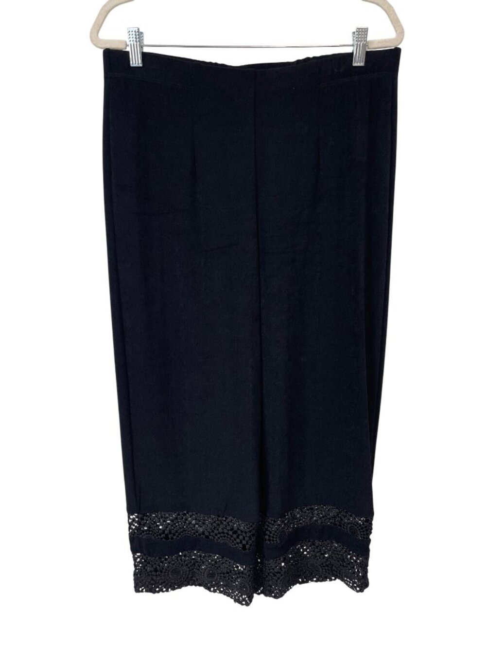 Travelers By Chicos Crop Pant Size Medium Petite Pull On Elastic Lace Hem Black